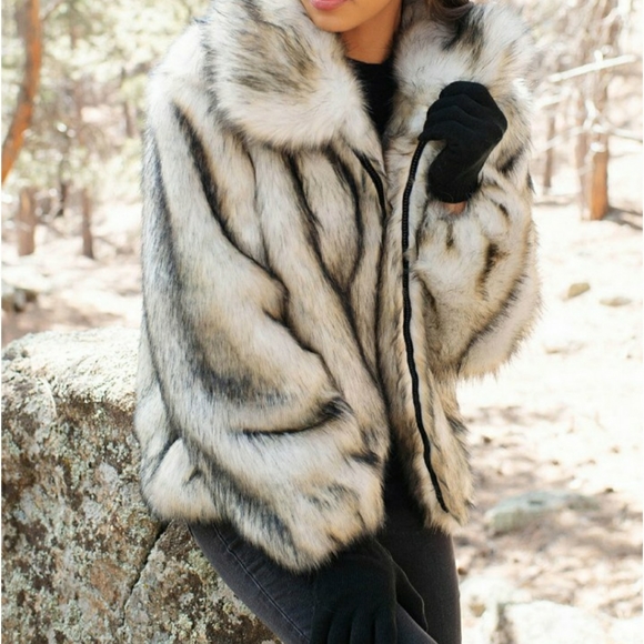 Faux wolf fur coat (New)
